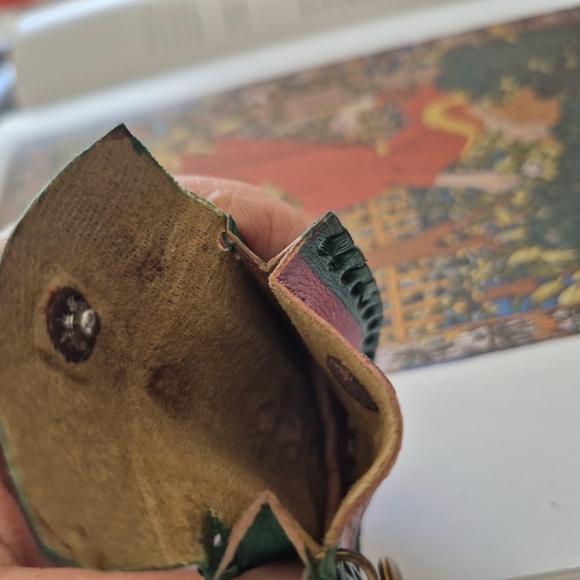 Taj MAHAL MADE IN INDIA COINPURSE/ KEYCHAIN IN RED AND GREEN LEATHER - Picture 4 of 9